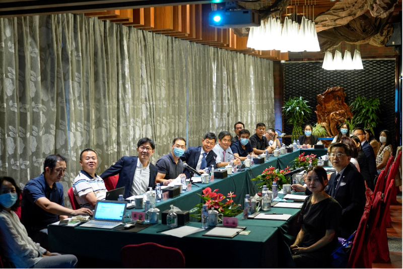 与会领导详细了解了各位顾问团律师们丰富的工作经验和履历。 与会领导详细了解了各位顾问团律师们丰富的工作经验和履历。